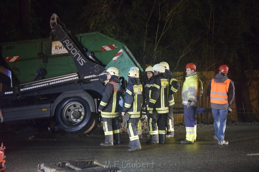 Container LKW umgestuerzt Koeln Brueck Bruecker- Dellbruecker Mauspfad P377.JPG - Miklos Laubert